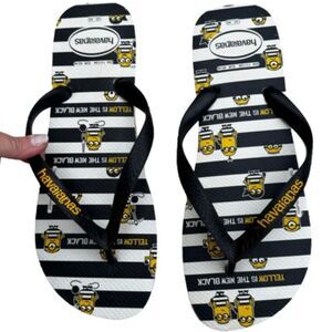 Havaianas Minions Flip Flops Size 11/12 Mens sandals thong beach vacation simmer